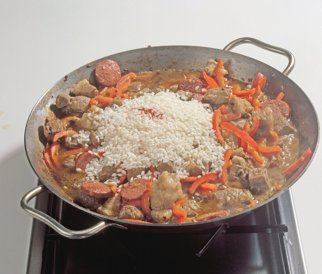 Rice with meat and peppers for preparation of paella, step 5