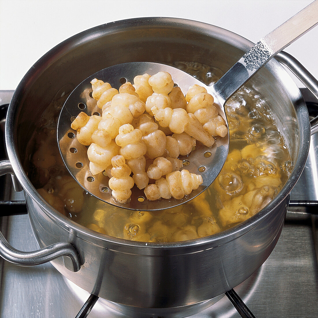 Gemüse aus aller Welt, Ziestknollen in Wasser kochen, Step 3