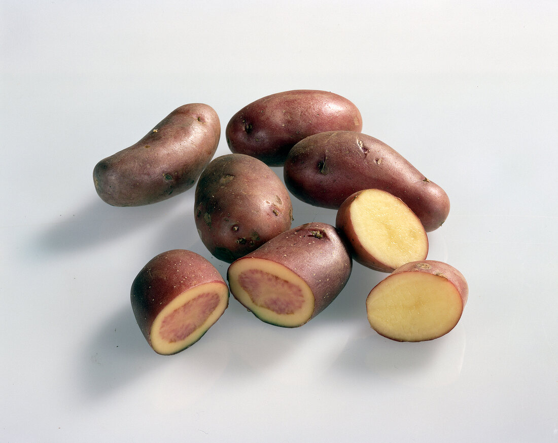 Gemüse aus aller Welt, Kartoff eln m. roter Schale, gelbem Fleisch