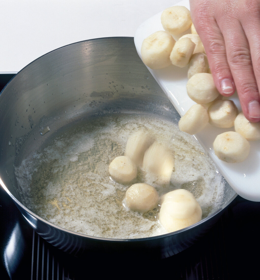 Adding chestnuts to foam of butter in saucepan, step 2