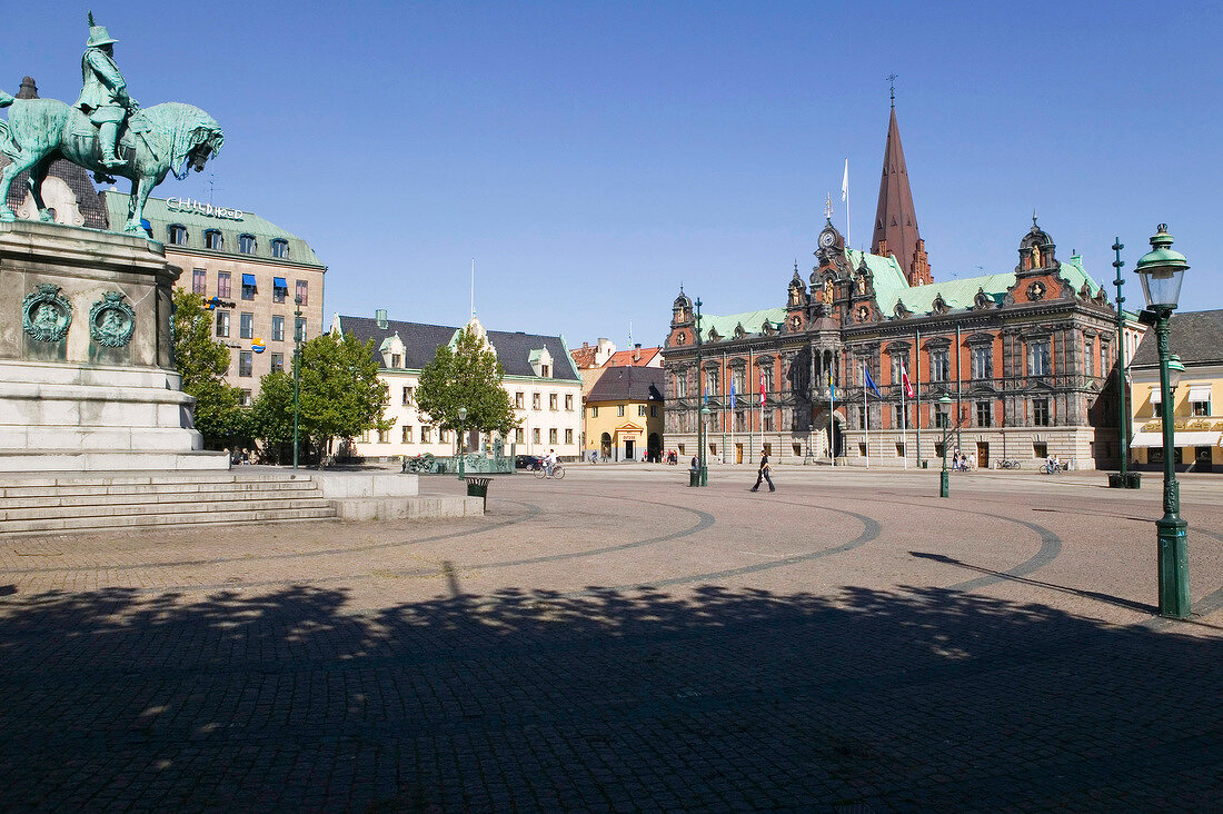 Stortorget, Malmös größter Markt mit Statue des Königs Karl Gustav  X.