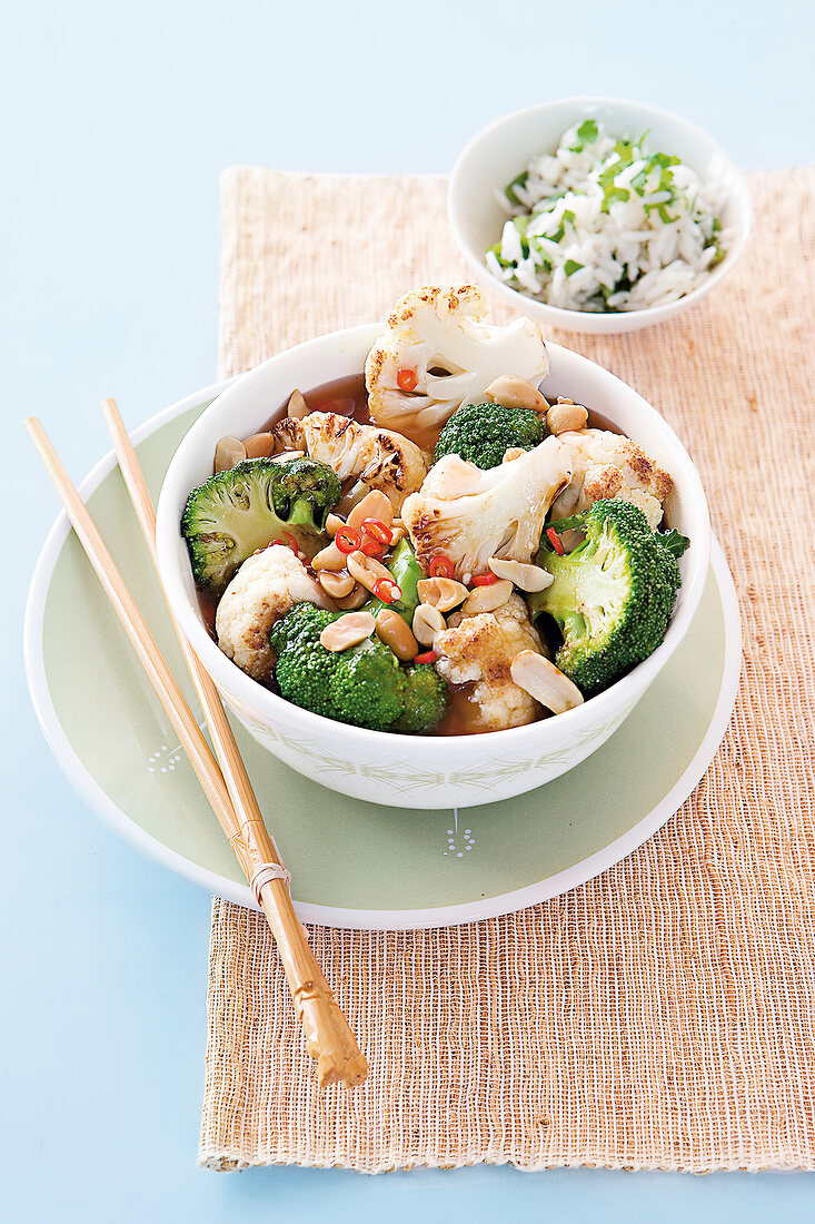 Cauliflower with peanuts and broccoli in bowl