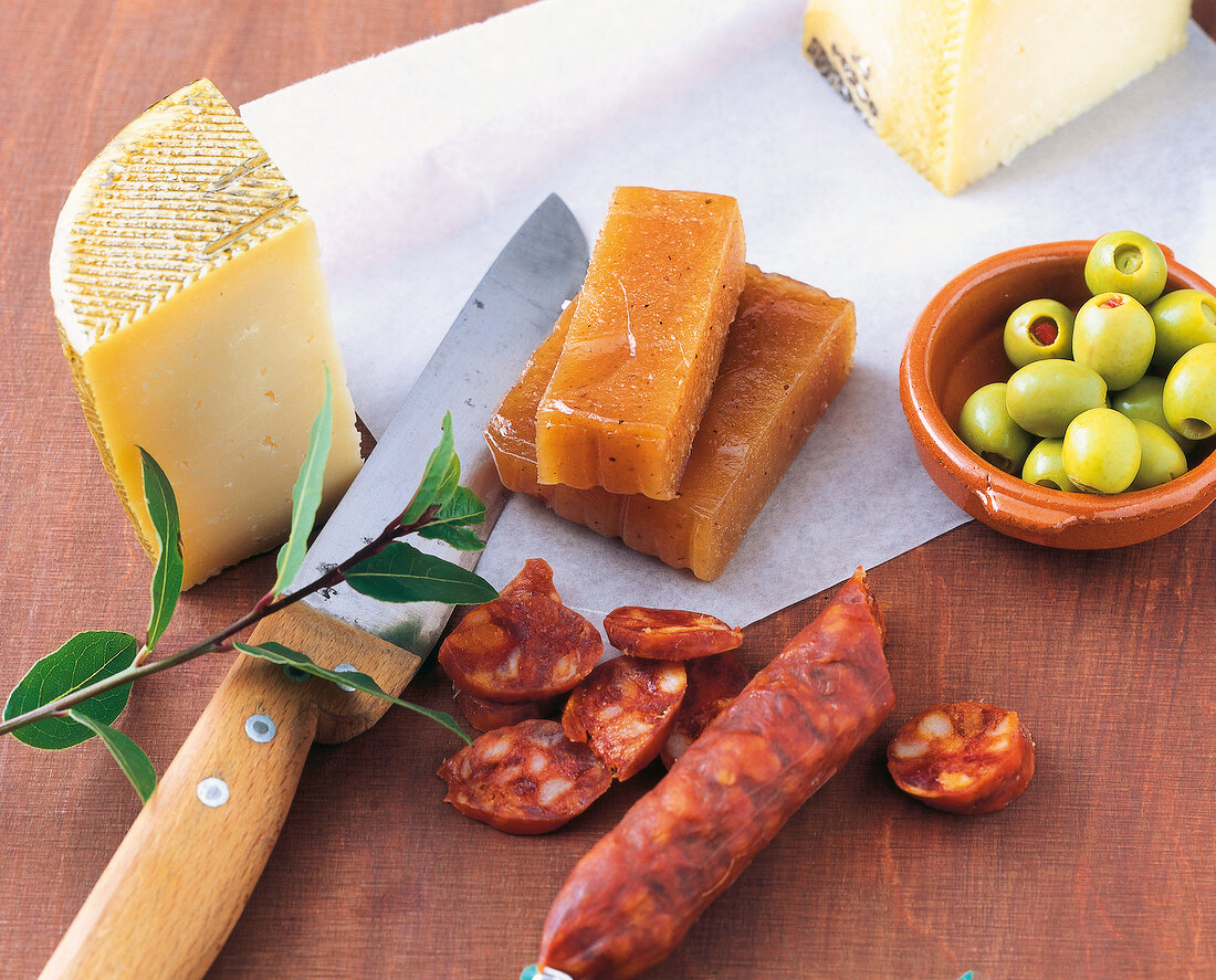 Spanien - Käse, Wurst, Oliven Tapas