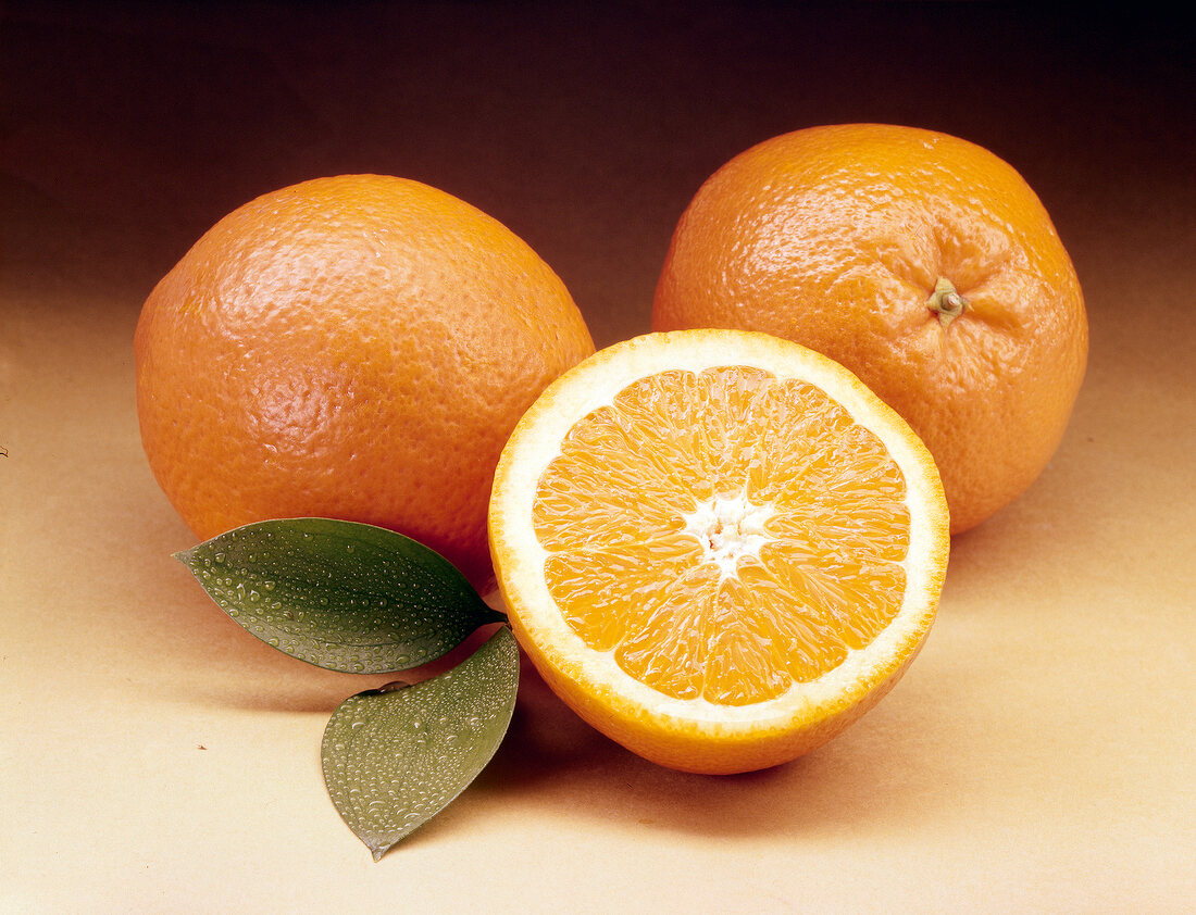 Whole and halved oranges