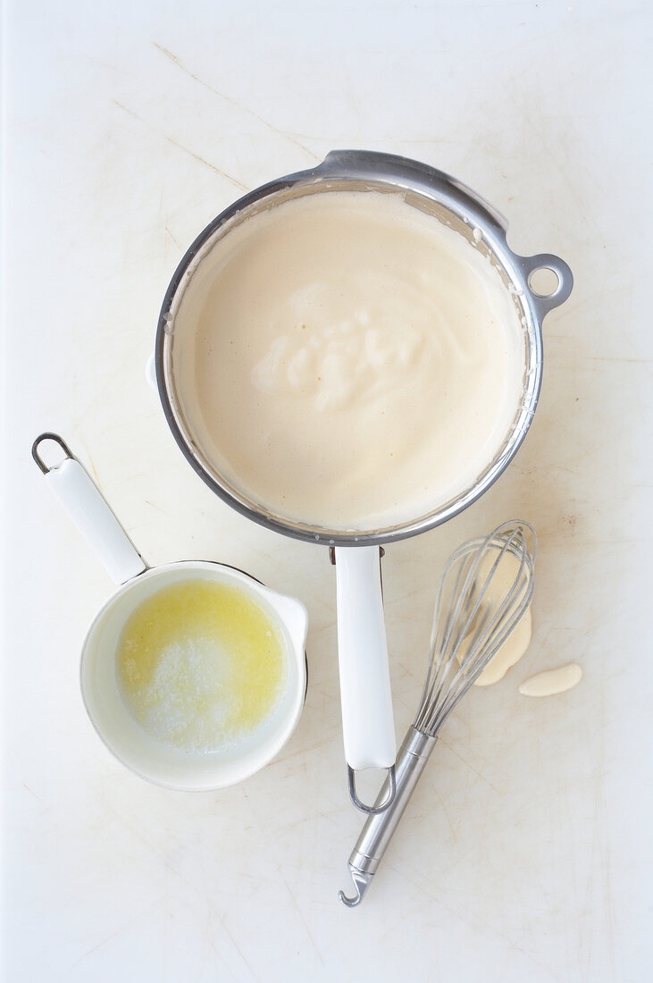 Hollandaise sauce in casserole