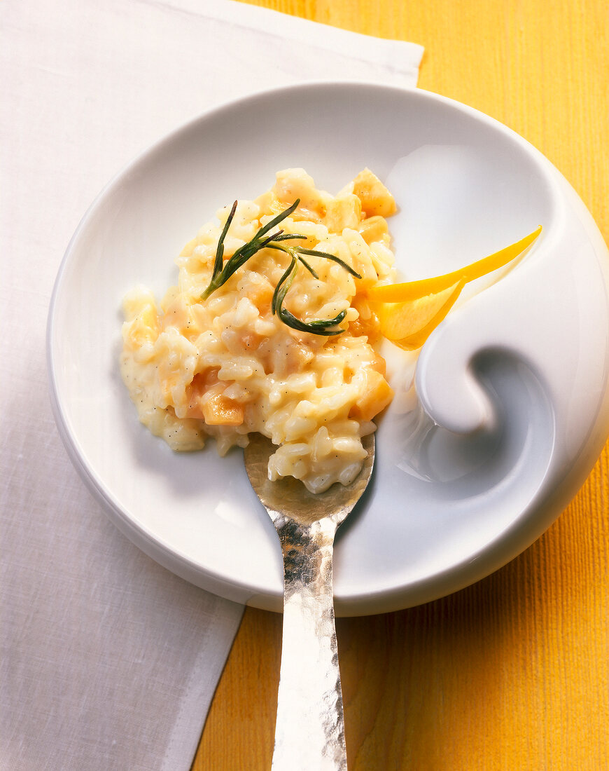 Vanilla and rosemary risotto with quince on round plate