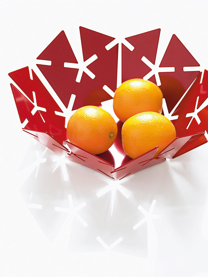 Schale aus gebogenem Stahlblech in Rot mit Orangen, Muster geometrisch