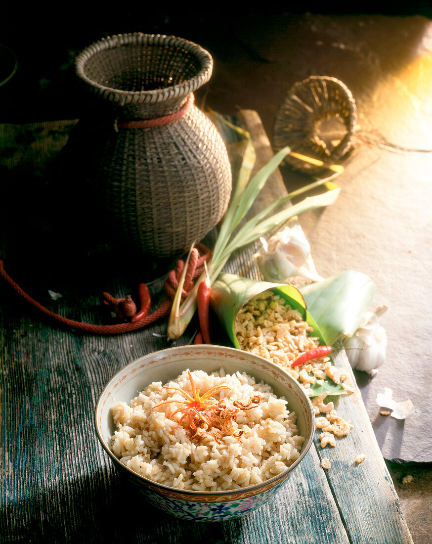 Shrimp rice with chilies, lemon grass and garlic bulb