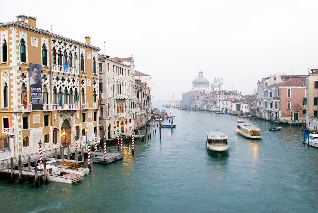 Venedig: Blick von der Accademia- Brücke auf Canal Grande, Paläste