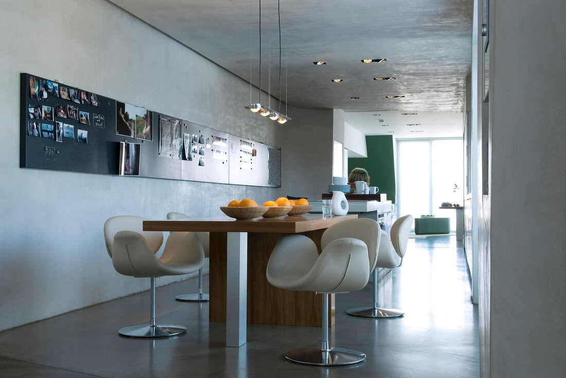 Dining room with modern swivel chairs