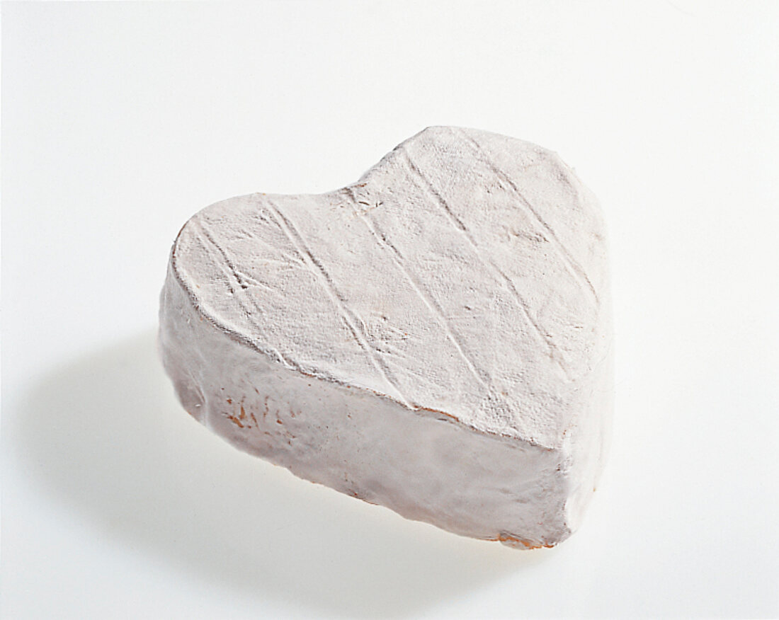 Buch vom Käse, Käse in Herzform, weiß, "Coeur de Neufchatel"