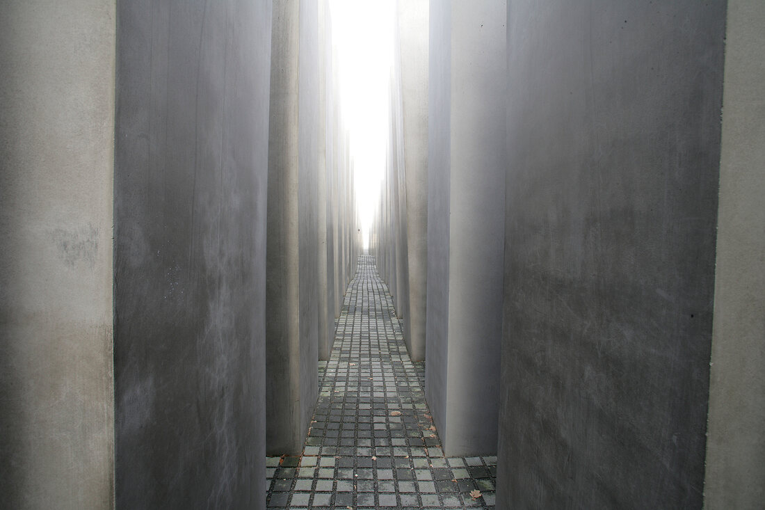 Holocaust-Mahnmal - Denkmal für die ermordeten Juden Europas in Berlin Deutschland