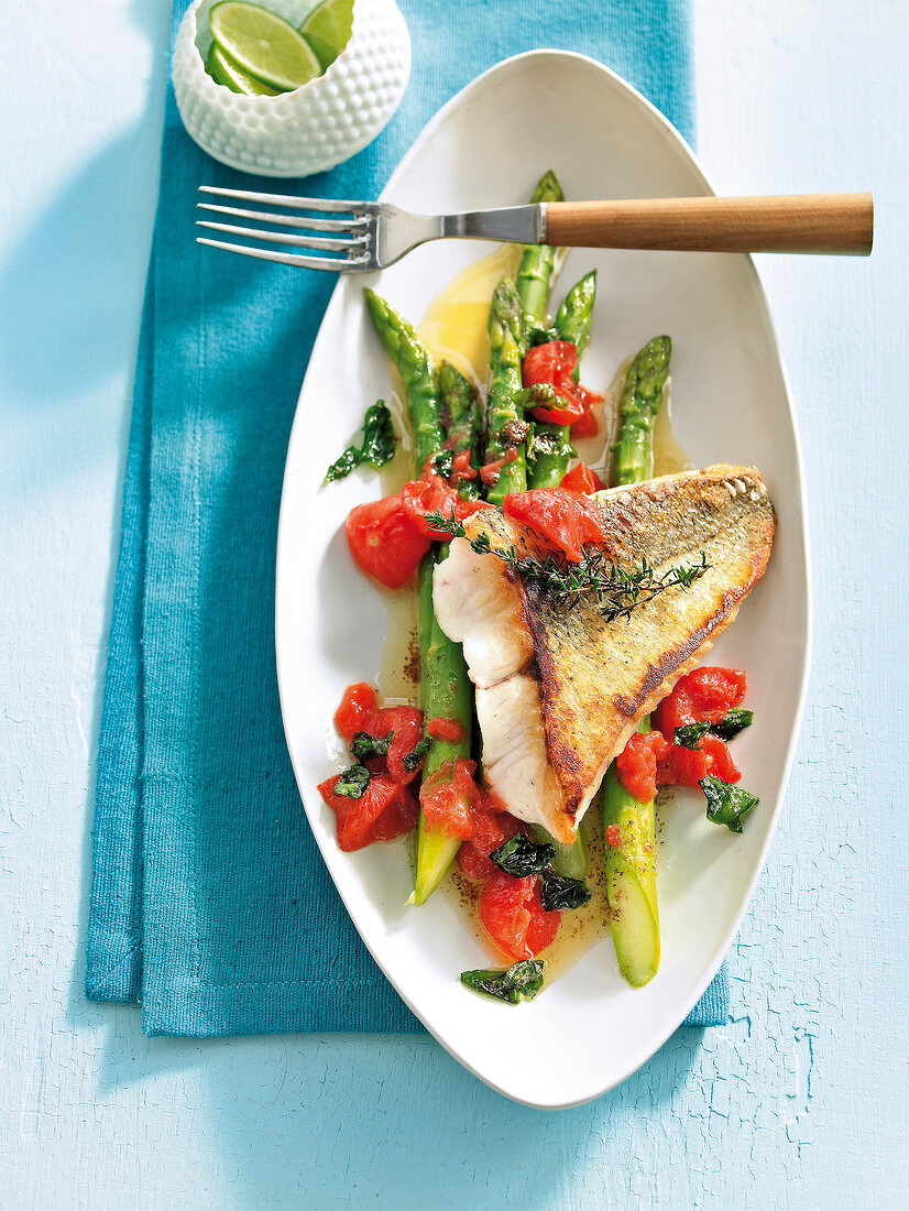 Zander fillet with green asparagus in serving dish