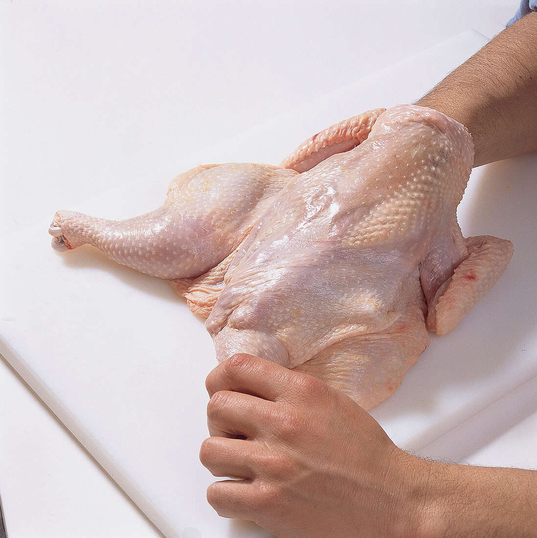 Buch vom Geflügel, Step 4-Haut vom Huhn bis Unterschenkel lösen