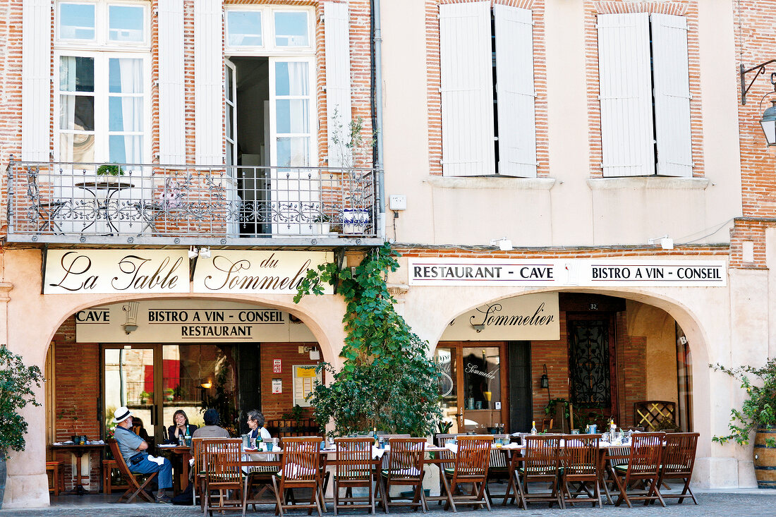 Restaurant "La Table du Sommelier", Menschen sitzen am Tisch