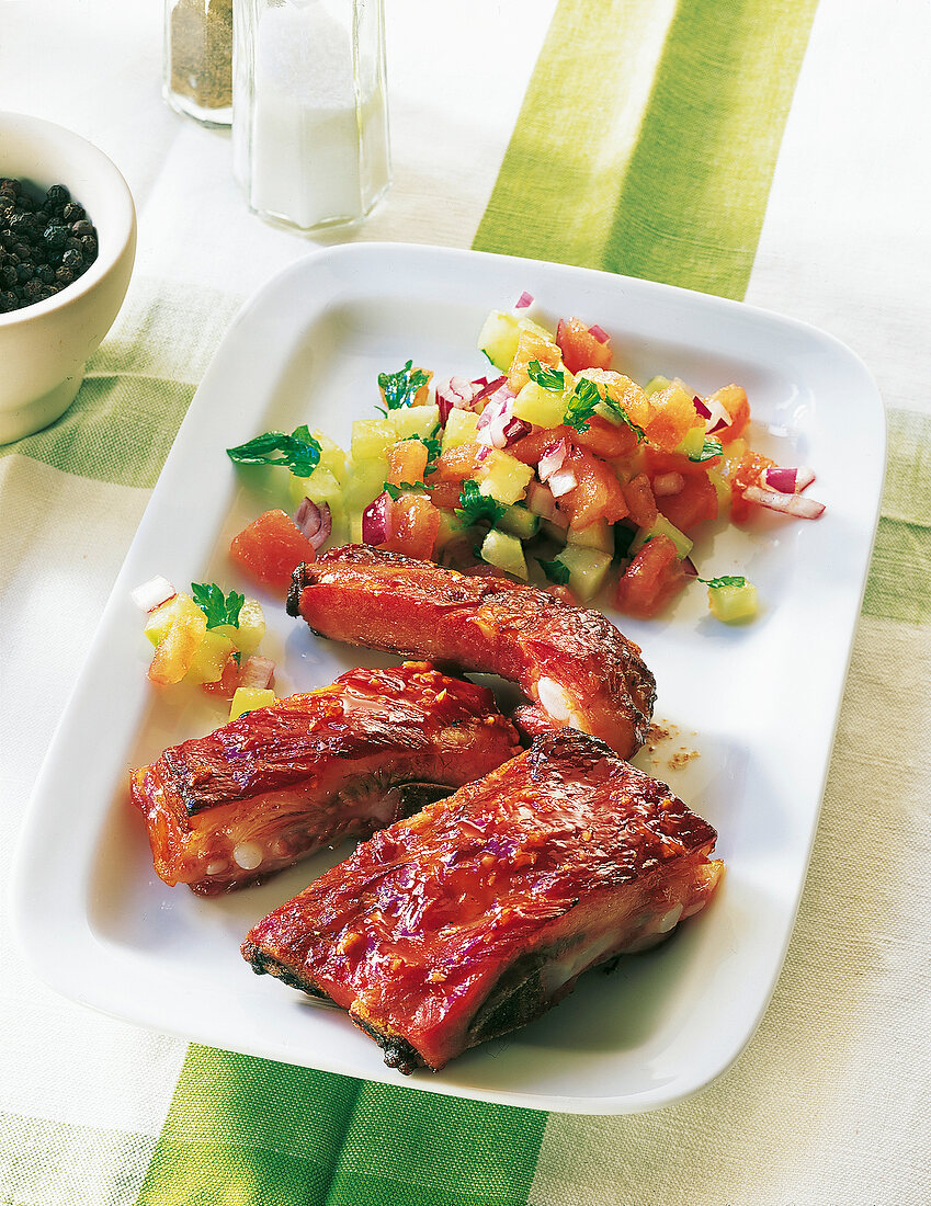 Spareribs mit Tomaten-Gurken-Salsa 