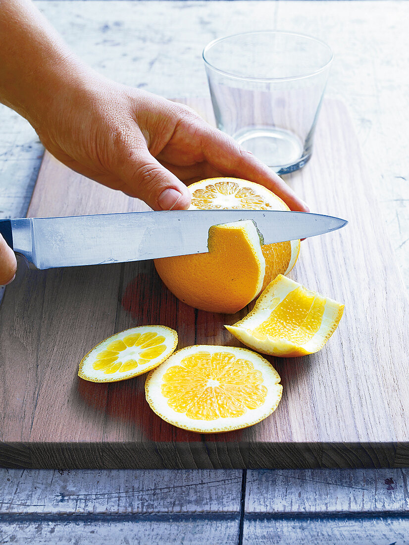 Salate, Wintersalat, Step 1, Schale von Orange abschneiden