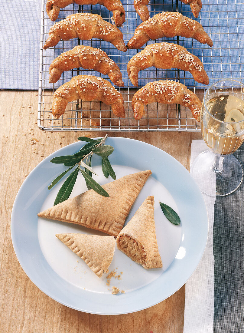 GLYX-Backen, Sesam-Kipferl auf Rost, Strudeltäschen mit Thunfisch