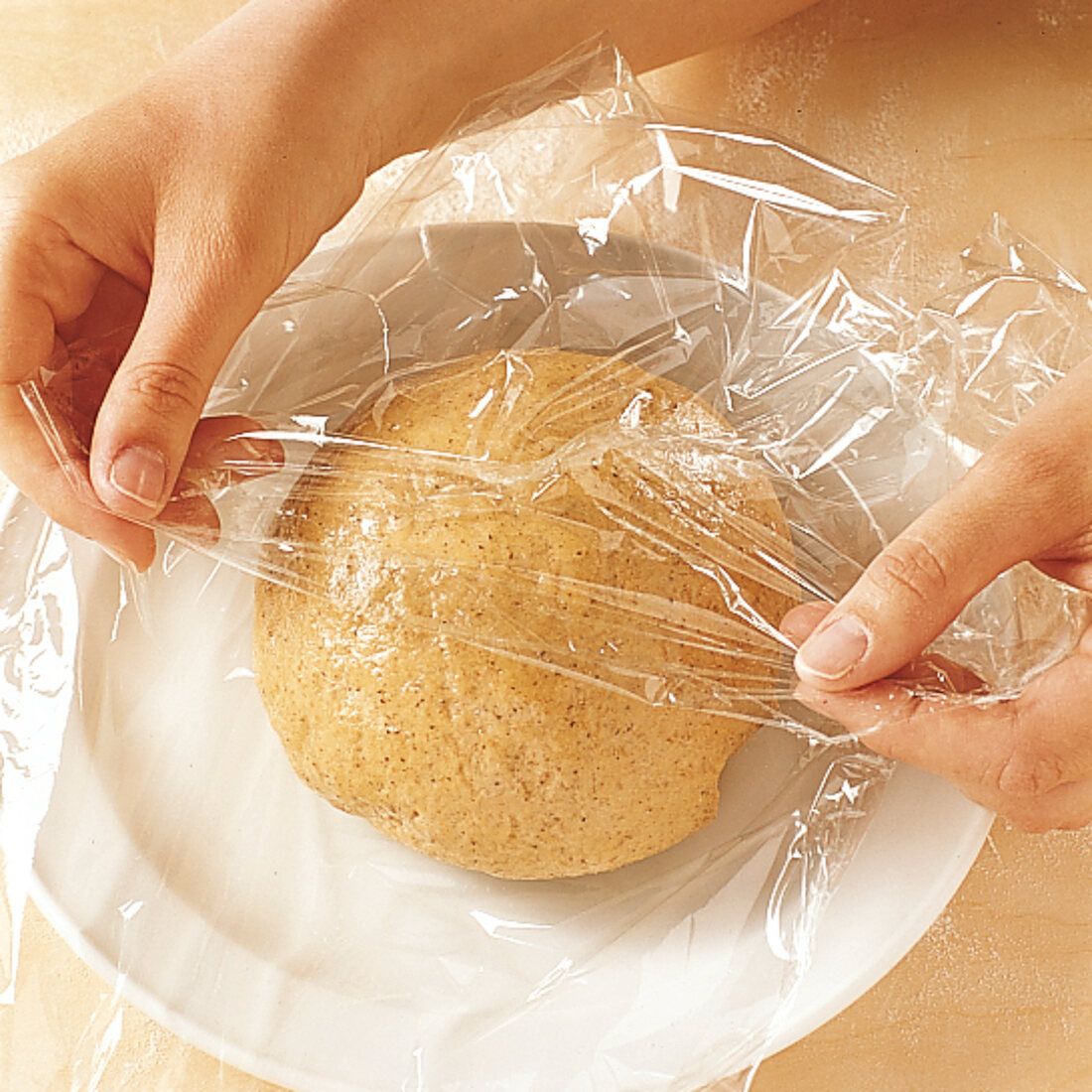 GLYX-Backen, Gemüsestrudelteig unter Folie ruhen lassen, Step 2