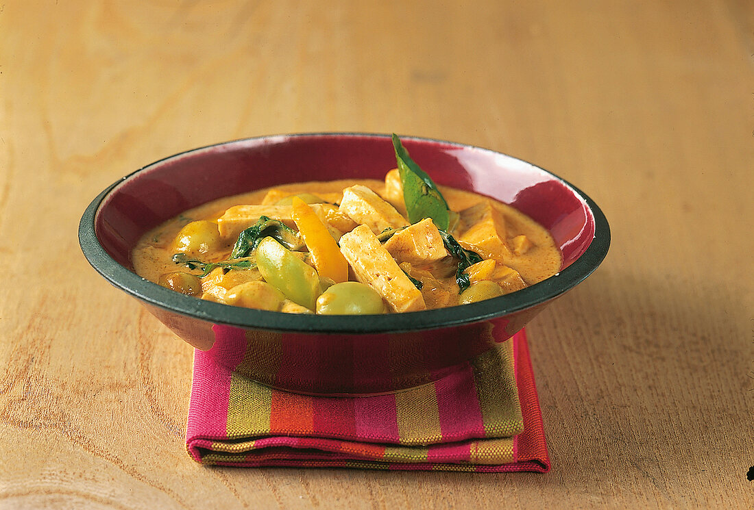 Thailändisch kochen, Rotes Tofu -Curry mit grünen Weintrauben