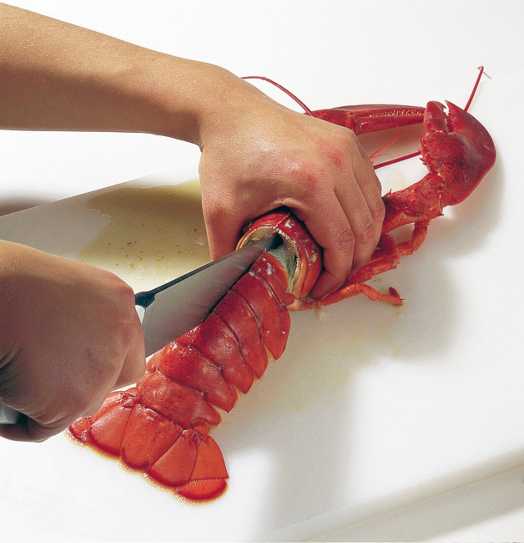 Shrimps, Hummer mit Messer ent -lang der Mittelnaht teilen, Step 1