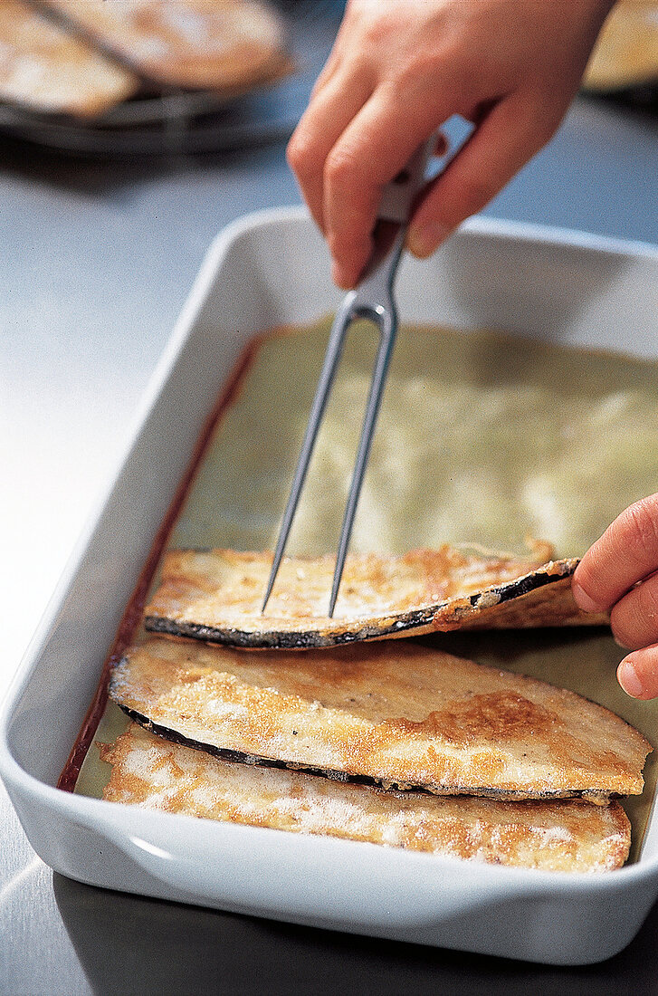 Ravioli und Lasagne, Lasagne Step 3: Auberginenscheiben schichten