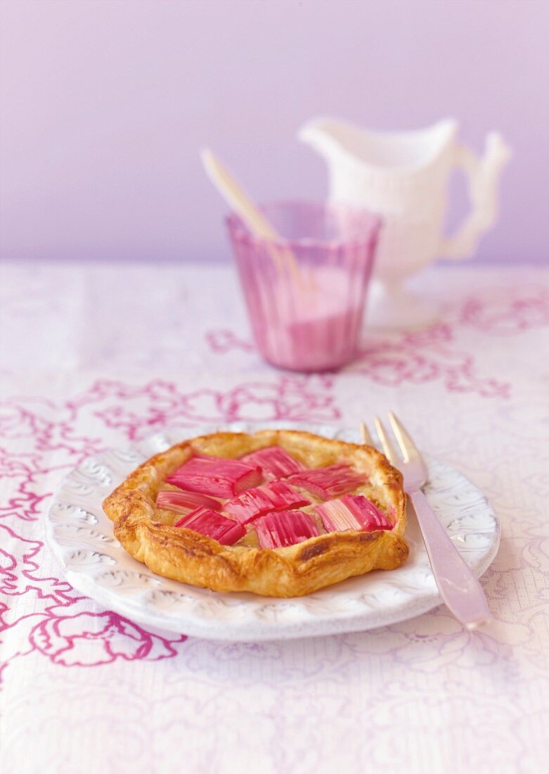 Rhabarber-Tartelette mit Mandel-Vanillecreme