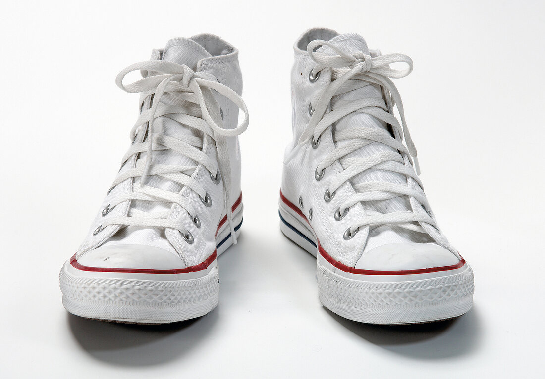 weiße Turnschuhe von Converse 