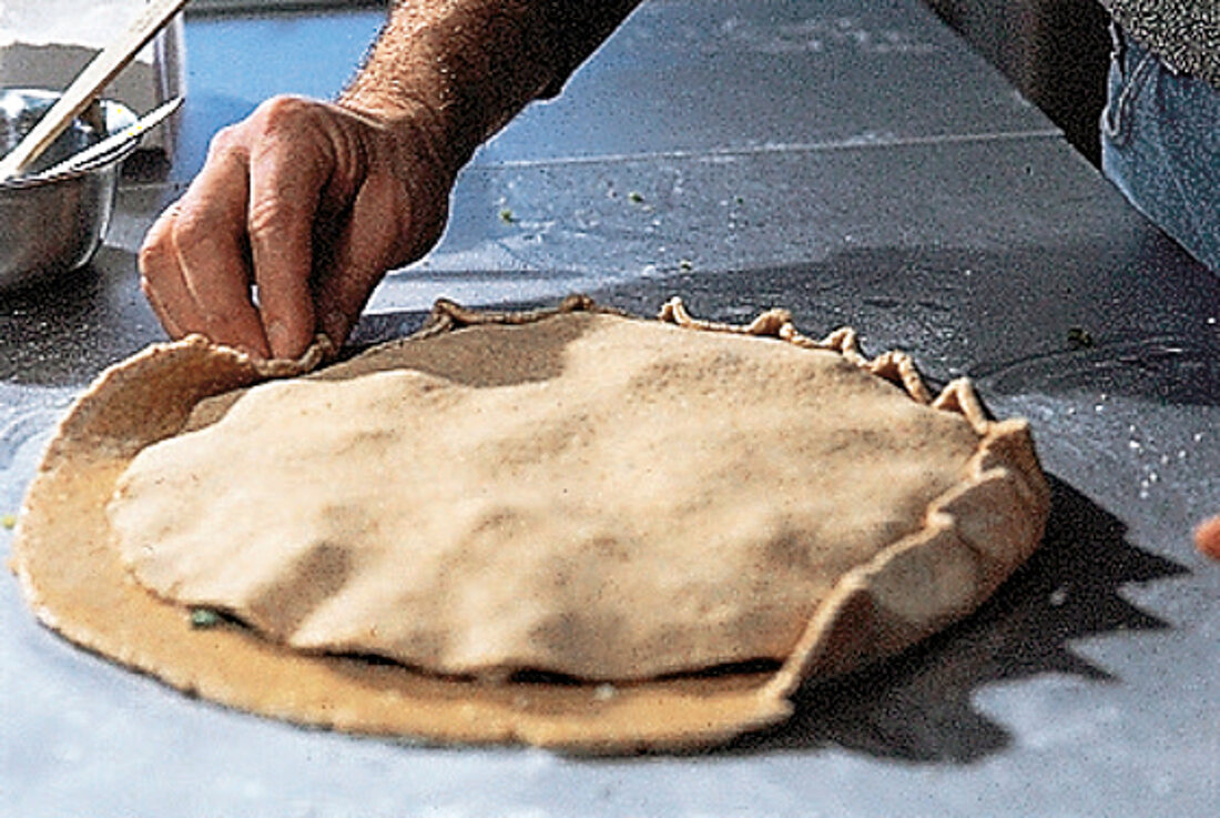 100 beste Brot, Gefülltes Brot : Teigrand umklappen, Step 4