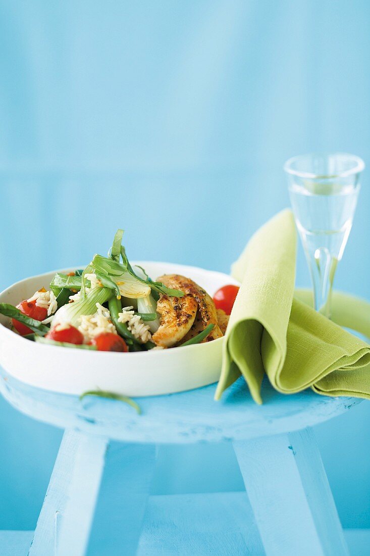 Vegetable rice with chicken, spring onions, green beans and cherry tomatoes