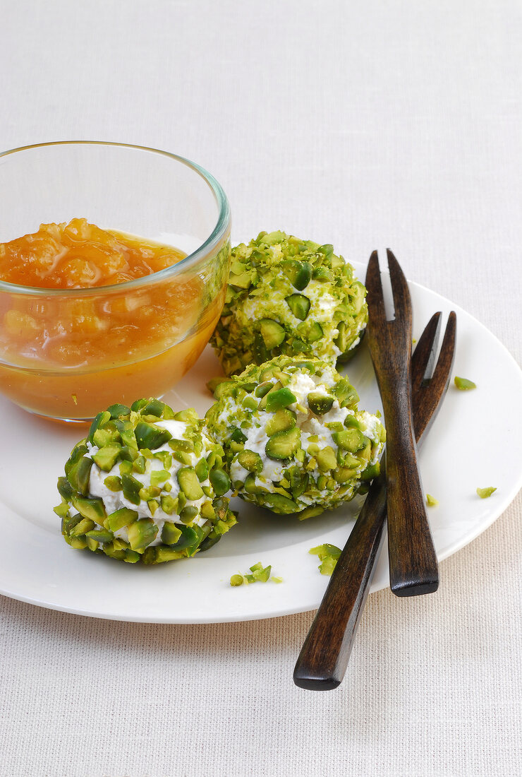 Vorspeisen & Nachspeisen, Mangochutney m Frischkäsebällchen