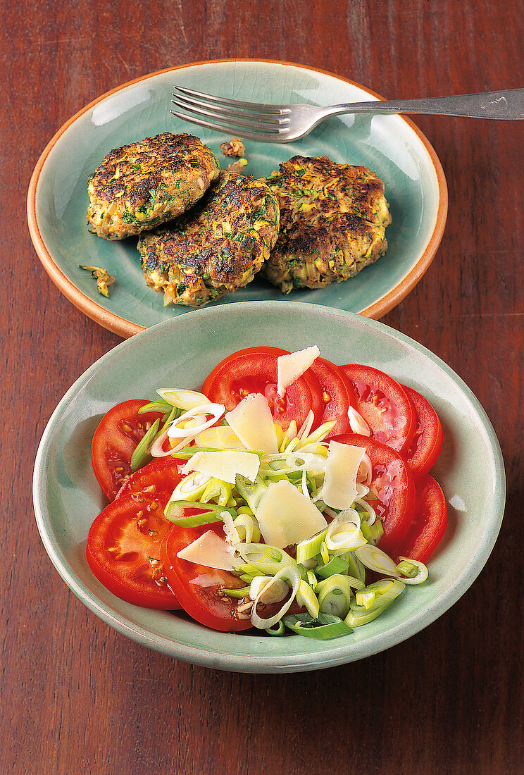 Schlank im Schlaf, Mediterrane Frikadellen mit Tomatensalat