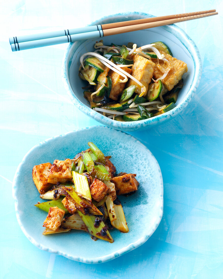 Wok, Tofu m. Zucchini + Mungo- bohnen, würziger Gemüse-Tofu m Lauch