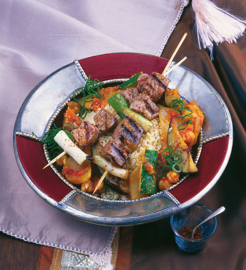 Orientküche, Couscous mit Lammspießen und Gemüse