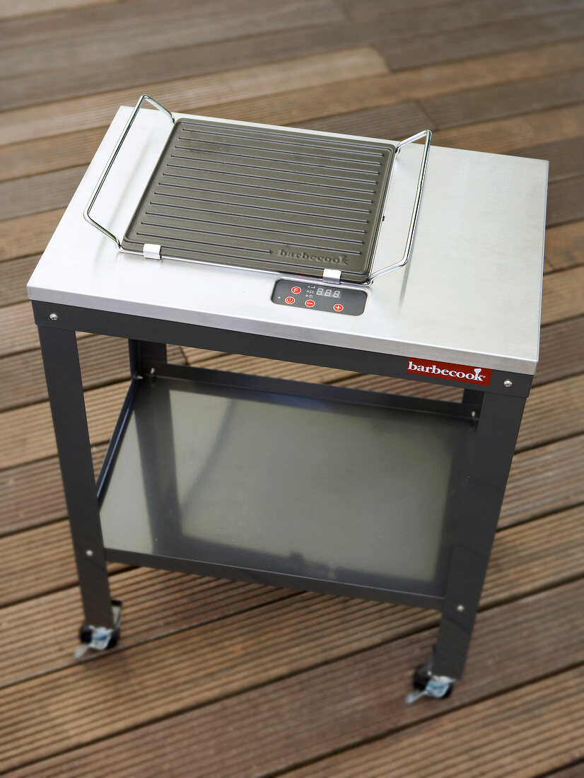 Rectangular induction grill with storage