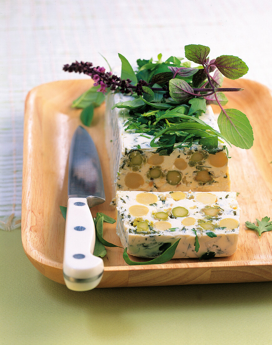 Vegetarisch, ZiegenfrischkäseSpargel-Terrine, Kräuter