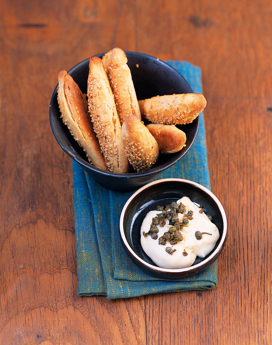 Vegetarisch, Zwiebel-Kartoffel -Stangen mit Kapern-Mayo