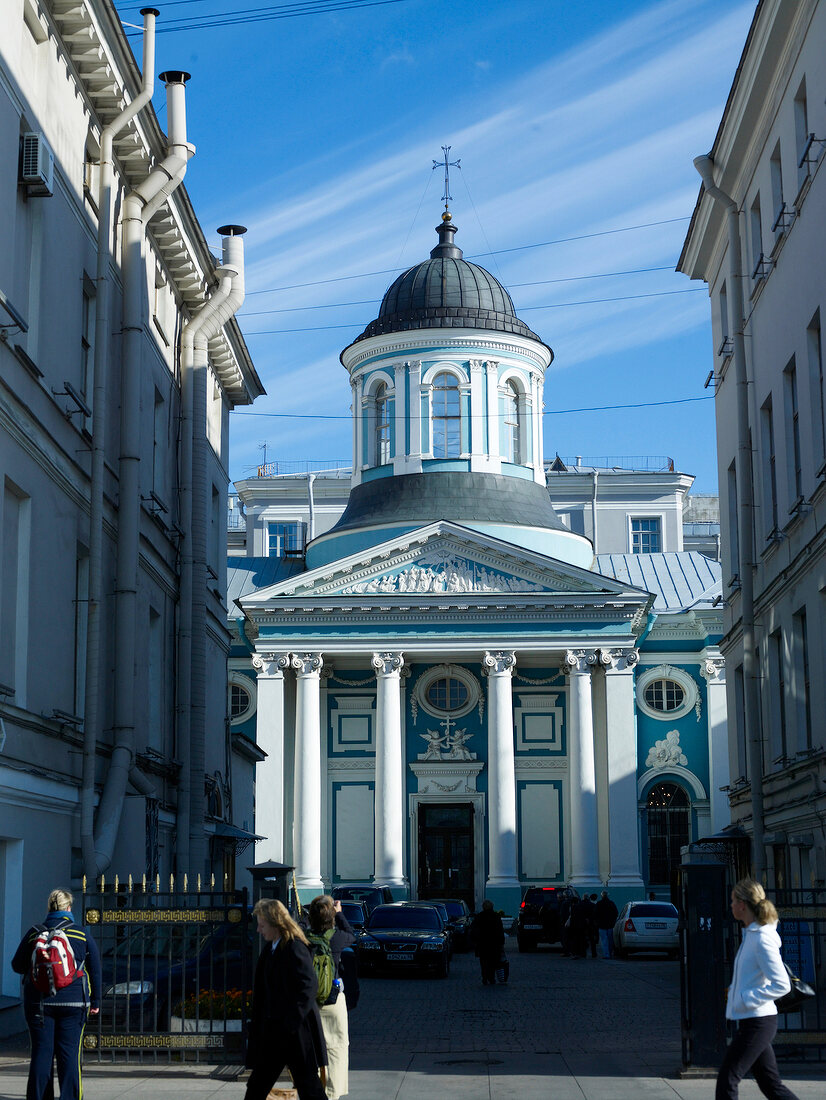 Armenische Kirche in St. Petersburg, Fassade blau-weiss.