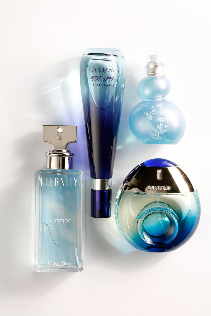 4 Parfumflakons: Calvin Klein, Davidoff, Azzaro, Boucheron, blau, lila
