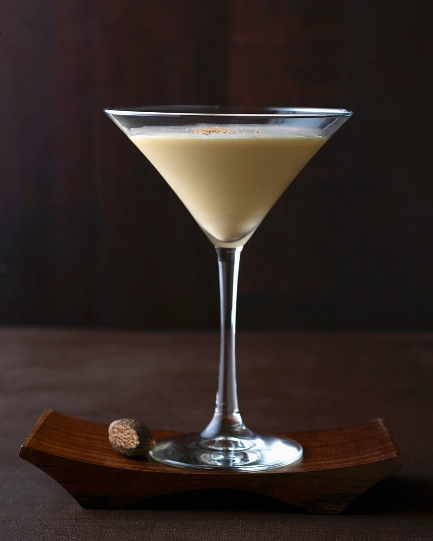 Brandy Alexander: brandy with cocoa cream and nutmeg in a Martini glass