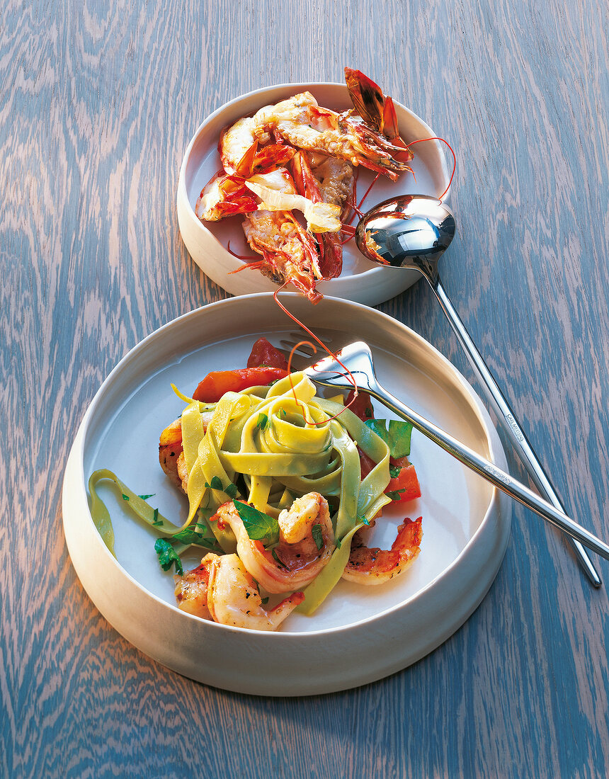 Shrimp tagliatelle on plates