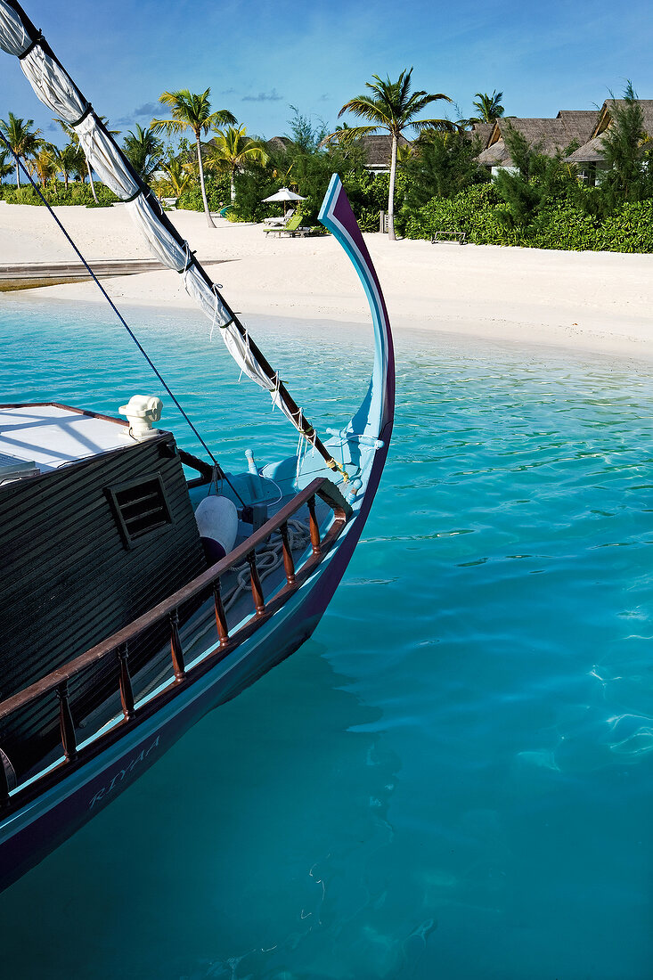 Traditionelles Boot Dhoni, Malediven Insel Dhigufinolhu, Bungalowanlage
