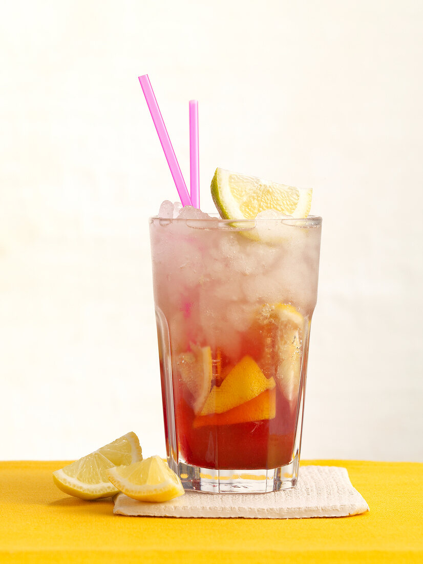 Currant liqueur with ice and lemon in glass