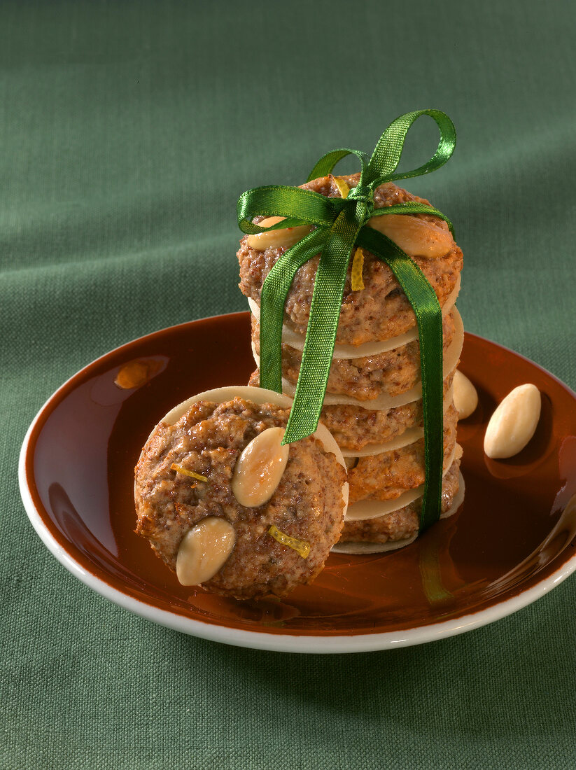 Weihnachtsbäckerei, kleine Elisenlebkuchen