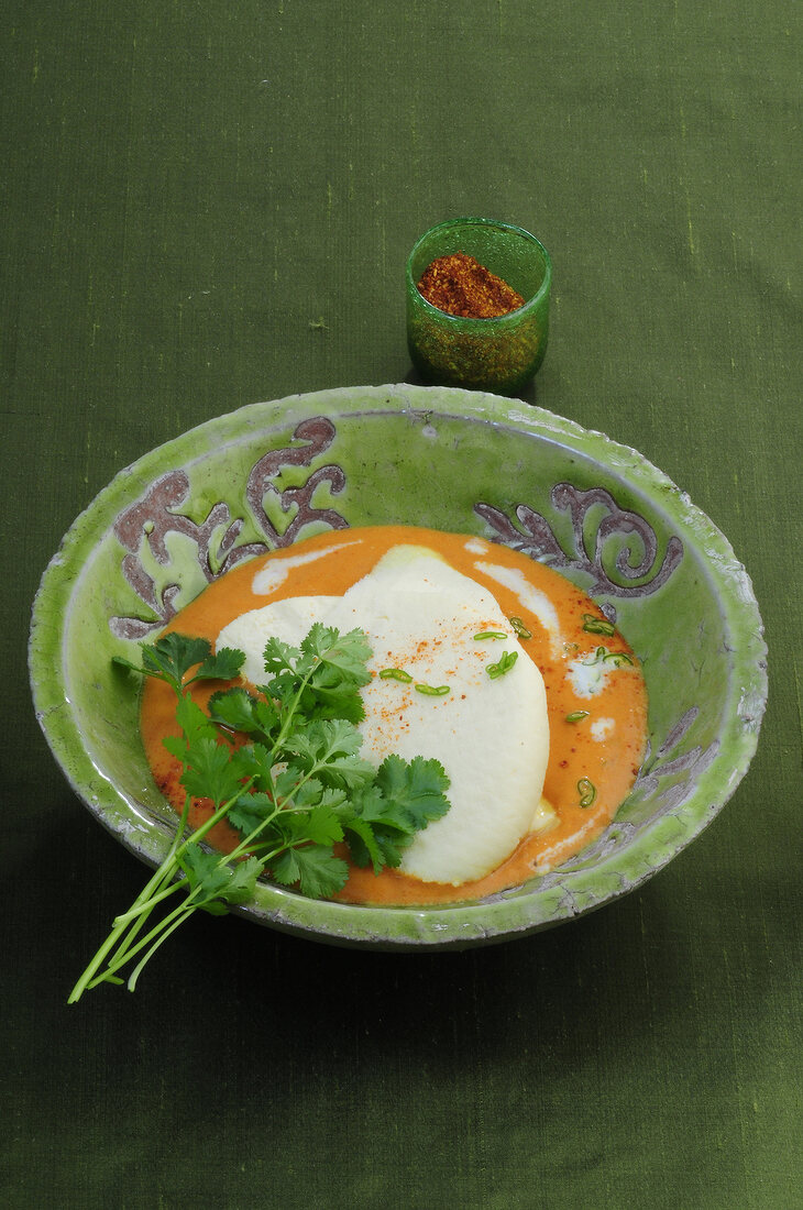 Wok, Paneer in scharfer Tomatensahne mit Koriander