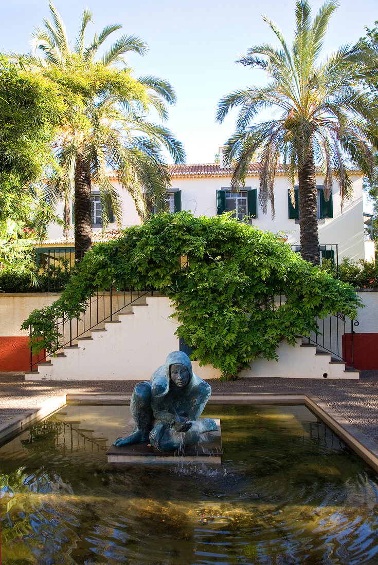 Madeira: Quinta Bela Vista, Wohnhaus der Eigentümer, Garten, Skulptur