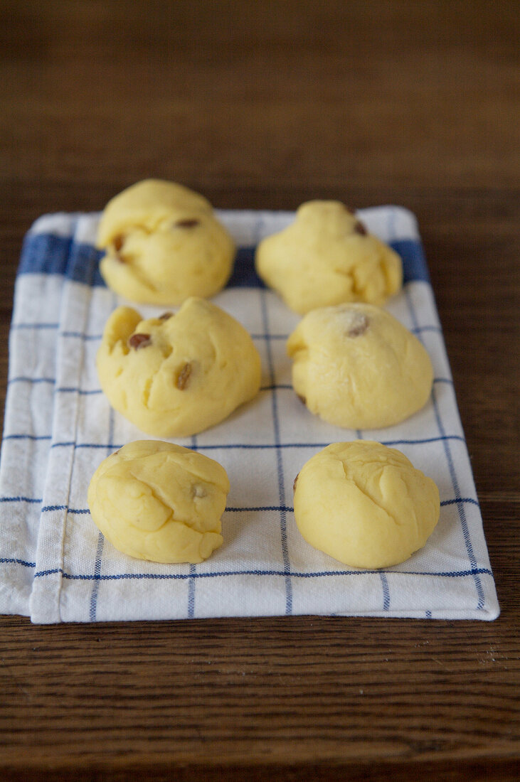 50 Muffins, Brioche-Muffins Step 1: Teig zu Kugeln formen