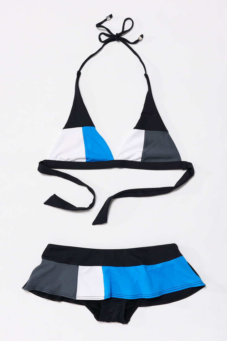 Freisteller: Triangel-Bikini, Hose mit Schwimmrock