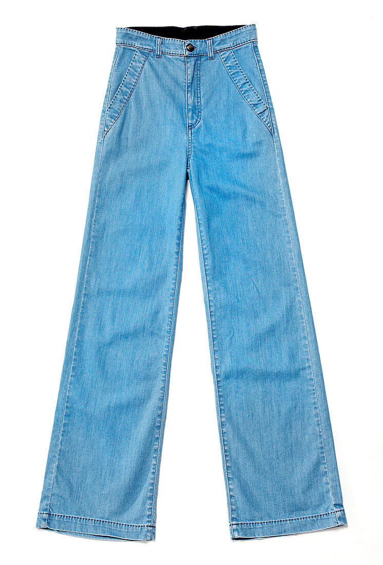 Freisteller: Jeans mit Schrägtaschen hellblau, Schlaghose