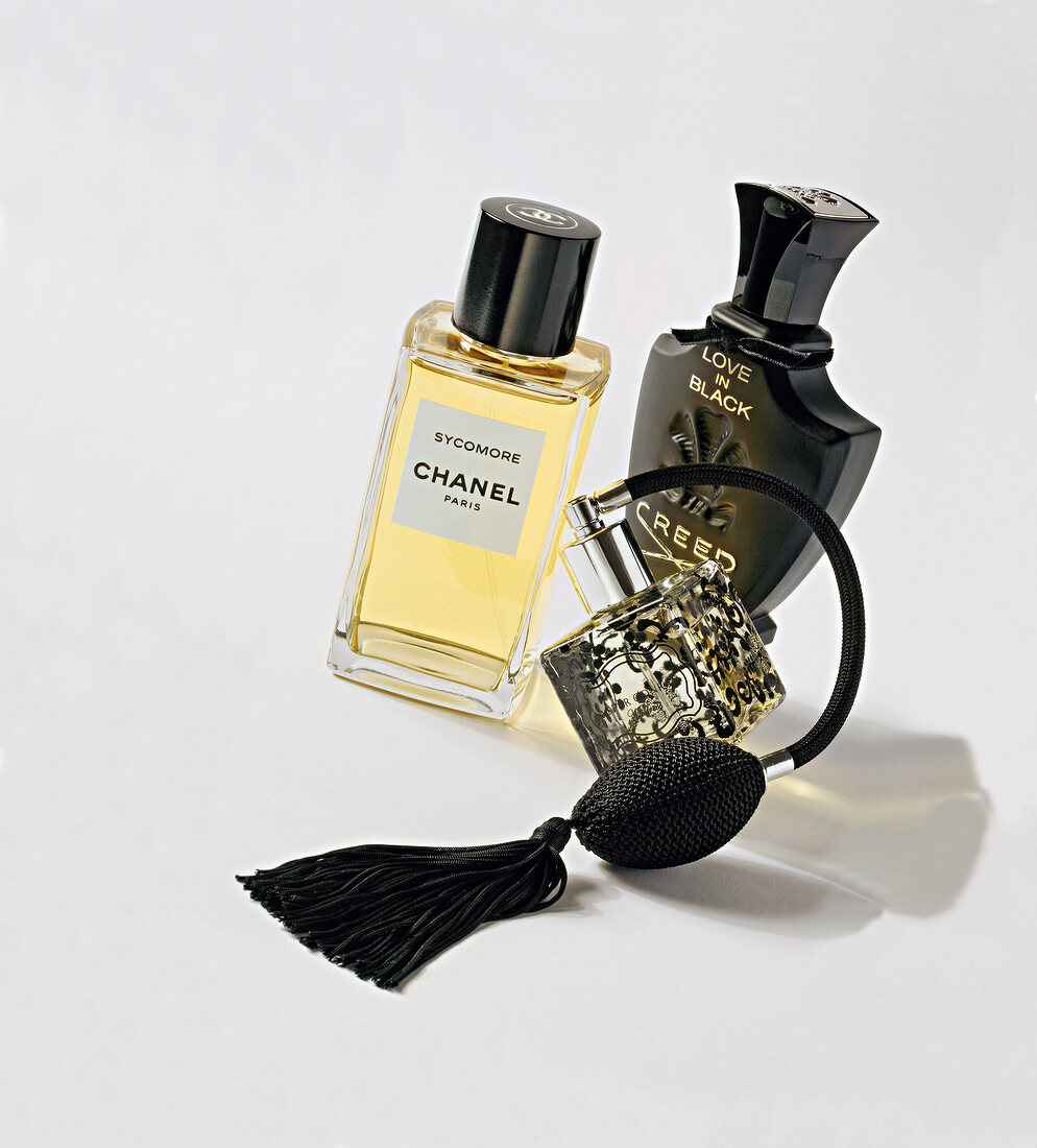 3 Parfumflakons: Sycomore von Chanel , Love in Black von Oliver Creed